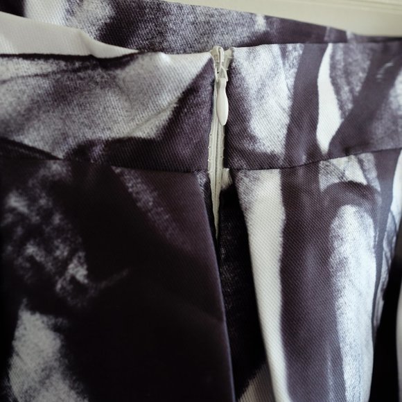 White with black smoke print tea length skirt - Picture 12 of 15